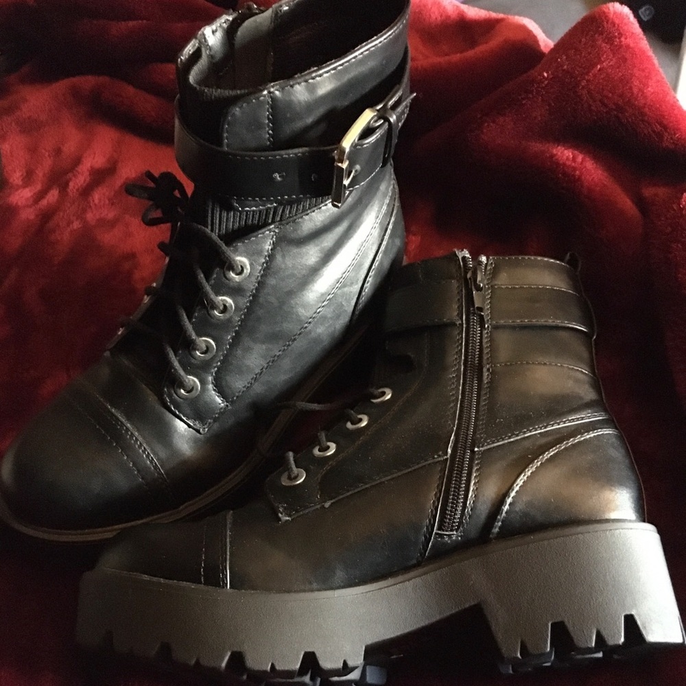Unworn Soda Combat Boots 8.5 - Picture 2 of 2